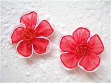 Prachtige organza bloem met kraaltjes ~ 2,5 cm ~ Rood B