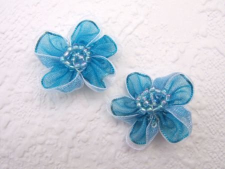 Prachtige organza bloem met kraaltjes ~ 2,5 cm ~ Aqua blauw - 1