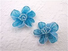 Prachtige organza bloem met kraaltjes ~ 2,5 cm ~ Aqua blauw