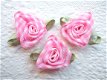 Mooi geruit roosje op blad ~ 2,5 cm ~ Roze / Wit - 1 - Thumbnail