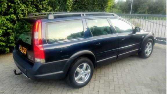 Volvo XC70 - 2.5 T Kinetic - 1