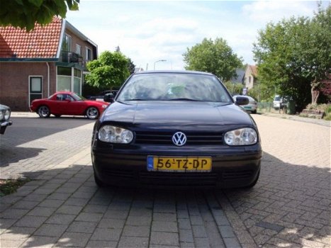 Volkswagen Golf - 2.3 V5 Highline - 1