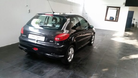 Peugeot 206 - 1.6-16V GENTRY PREMIUM Leer, weinig echte KM NAP, Clima, 5DRS, APK , DEALER - 1