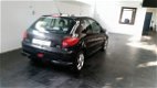 Peugeot 206 - 1.6-16V GENTRY PREMIUM Leer, weinig echte KM NAP, Clima, 5DRS, APK , DEALER - 1 - Thumbnail