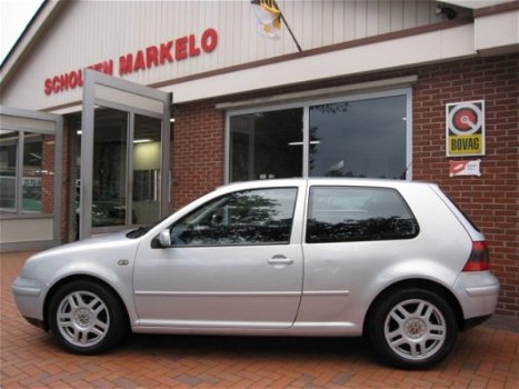 Volkswagen Golf - 2.3 V5 Highline - 1