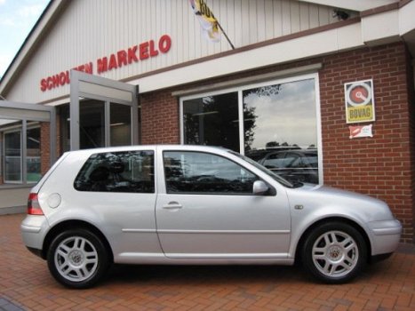 Volkswagen Golf - 2.3 V5 Highline - 1