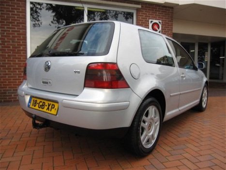 Volkswagen Golf - 2.3 V5 Highline - 1