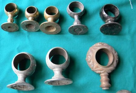Antieke steunen in brons en ijzer voor traptouw en leuning. - 4