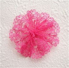 Lieve kanten rozet ~ 5,5 cm ~ Fuchsia roze