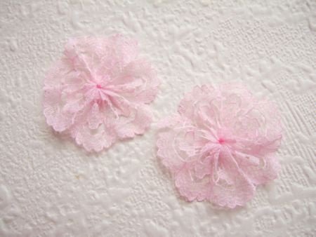Lieve kanten rozet ~ 4 cm ~ Licht roze - 1