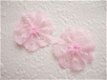 Lieve kanten rozet ~ 4 cm ~ Licht roze - 1 - Thumbnail