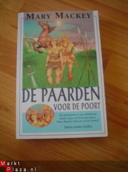 De paarden voor de poort door Mary Mackey - 1