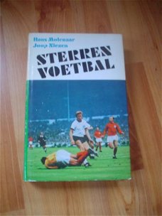 Sterrenvoetbal door Hans Molenaar en J. Niezen