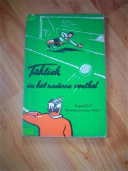 Taktiek in het moderne voetbal door P. de Wolf - 1