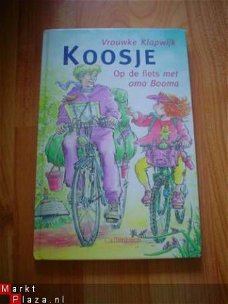 Koosje op de fiets met oma Booma door Vrouwke Klapwijk