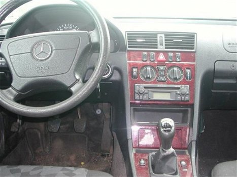Mercedes-Benz C-klasse - 200 CDI - 1