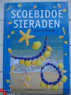 hobbyboekje scoebidoe sieraden  uit 2004 nieuwstaat