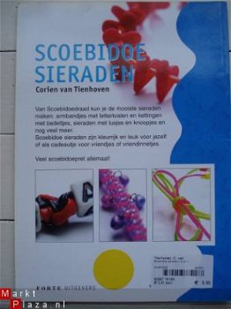 hobbyboekje scoebidoe sieraden uit 2004 nieuwstaat - 1