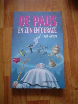 De paus en zijn entourage door Kurt Martens - 1