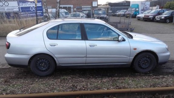 Nissan Primera - 1.6 SLX hatchback - 1