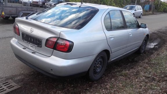 Nissan Primera - 1.6 SLX hatchback - 1