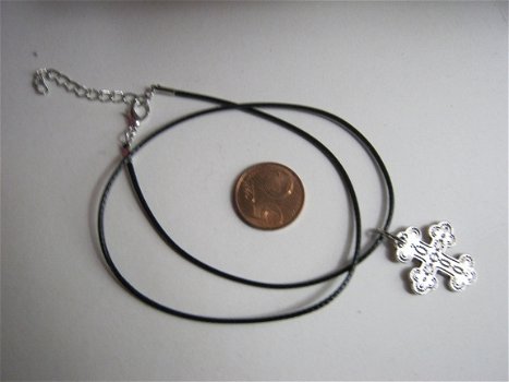 ketting zwart leer met keltisch kruis cross kruisje zilverkleur - 2