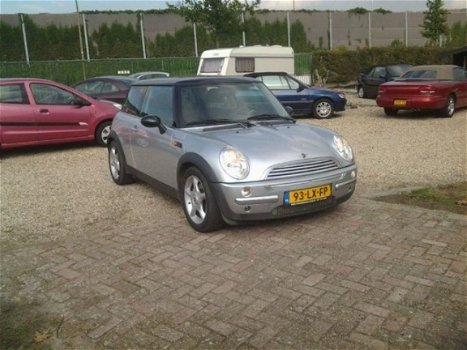 Mini Mini Cooper - 1.6 16V weinig km nederlands auto zeer mooi. Dit is een Youngtimer dus geen bij t - 1