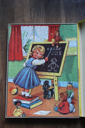 Puzzel meisje met schoolbord - Afbeelding 2