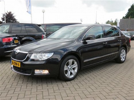 Skoda Superb - 1.6TDI 105PK Greenline Artic Active Leder/Xenon/Airco/Navigatie - 1