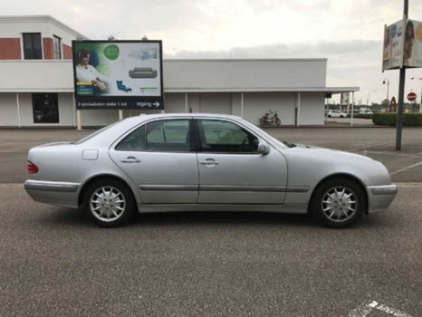 Mercedes-Benz E-klasse - 240 Elegance Aut, Youngtimer, Org NL - 1