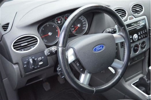 Ford Focus Wagon - 1.6 TDCI Futura bj05 Airco en elec pak - 1