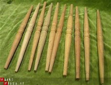 10 stuks hand gedraaide beuken stoelregel.