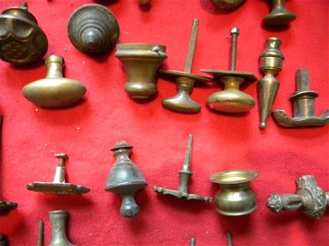 Antieke, oude en nieuwe koperen en bronzen kastknoppen no 4. - 7