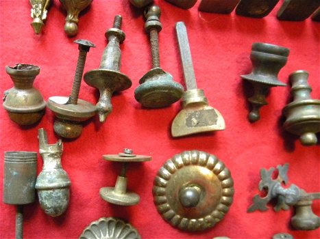Antieke, oude en nieuwe koperen en bronzen kastknoppen no 4. - 8