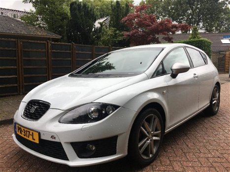 Seat Leon - FR 2.0 TDI 106DKM/ XENON/NAVI /HALF LEDEREN BEKLEDING/ PDC ETC ETC - 1