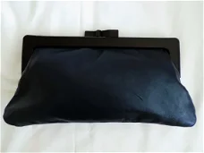 Grote knip  clutch / tas van leer, donkerblauwe leren handtas