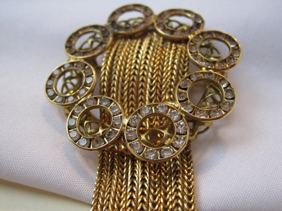 Broche antiek goudkleurig met sliertjes en heldere kristal rijnsteen cirkels 4.0x8.7 cm - Afbeelding 6