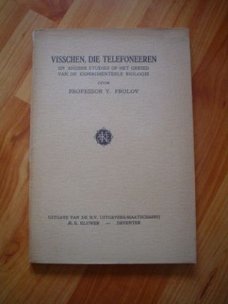 Visschen, die telefoneeren door prof. Y. Frolov