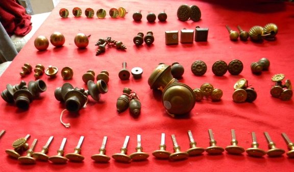Antieke, oude en nieuwe koperen en bronzen kastknoppen no 5. - 2