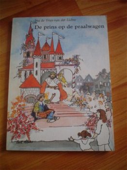 De prins op de praalwagen door Ina de Vries-van der Lichte - 1