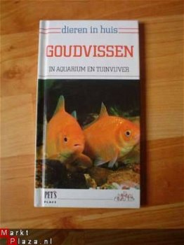 Goudvissen in aquarium en tuinvijver door D. Ellis - 1