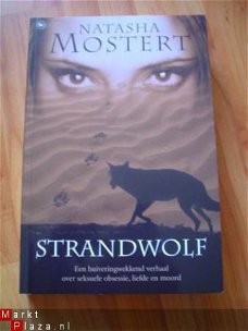 Strandwolf door Natasha Mostert