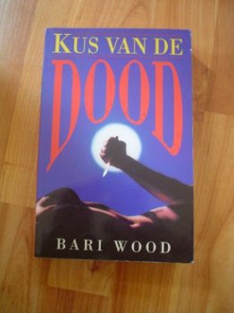 Kus van de dood door Bari Wood - 1