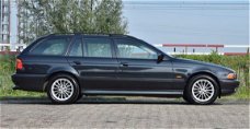 BMW 5-serie Touring - 523i Executive automaat APK 30-08-2020 / Zwart lederen bekleding / sportstoele