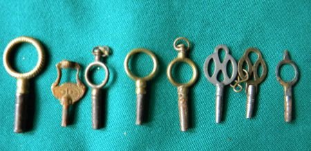 15 stuks antieke en nieuwe horloge sleutels. - 2