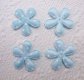 Satijnen polkadots bloemetje met smal blad ~ 2 cm ~ Blauw - 1 - Thumbnail
