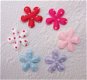Satijnen polkadots bloemetje met smal blad ~ 2 cm ~ Roze - 2 - Thumbnail