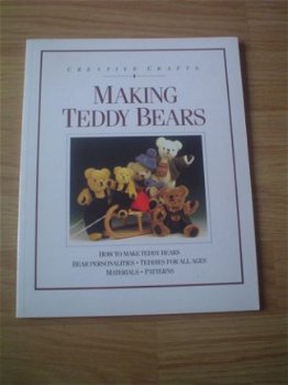 Making teddy bears by Harald Nadolny & Y. Thalheim - 1