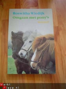 Omgaan met pony's door Roswitha Wiedijk - 1