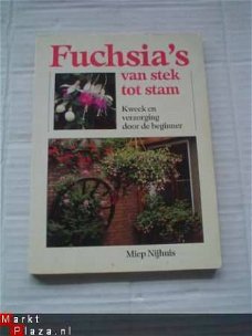 Fuchsia's van stek tot stam door Miep Nijhuis